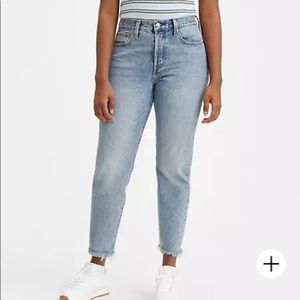 Levis Wedgie size 28